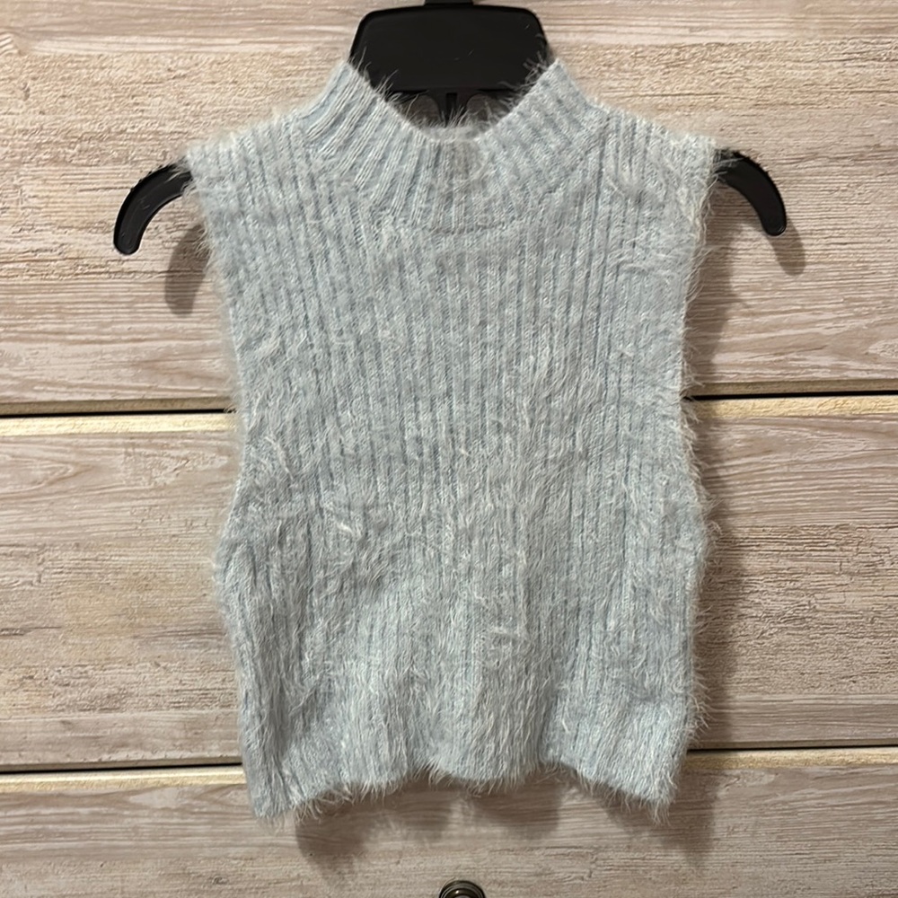 Ribbed Sleeveless Cropped Sweater Top- Light Blue